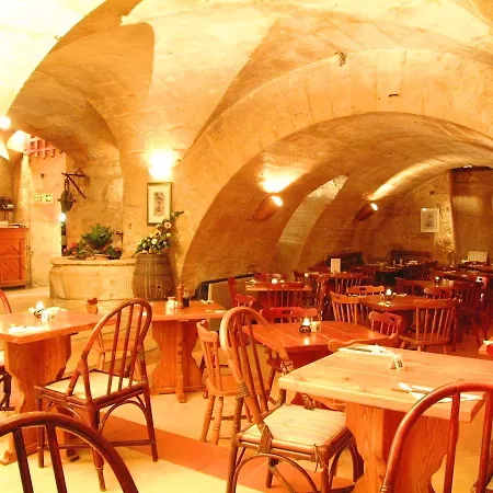 מלון Castille 3*