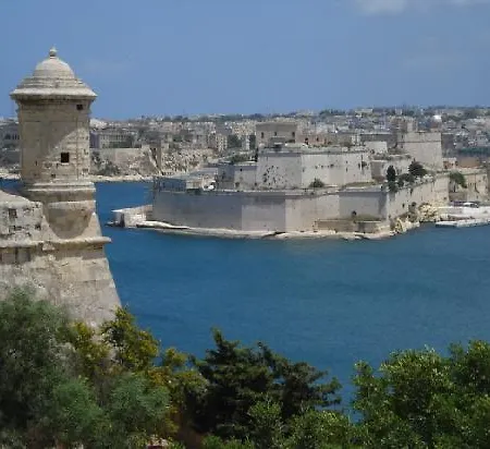 מלון Castille 3*