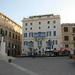 מלון Castille 3*