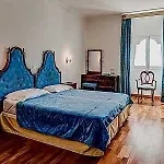 Castille מלון 3*