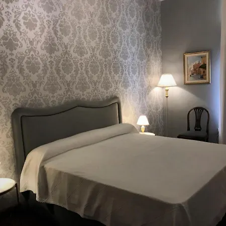 Castille Hotel