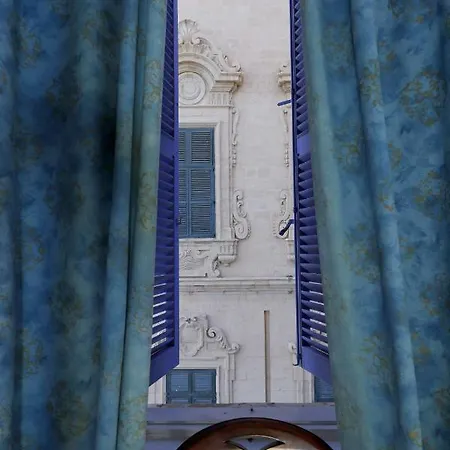 Castille מלון